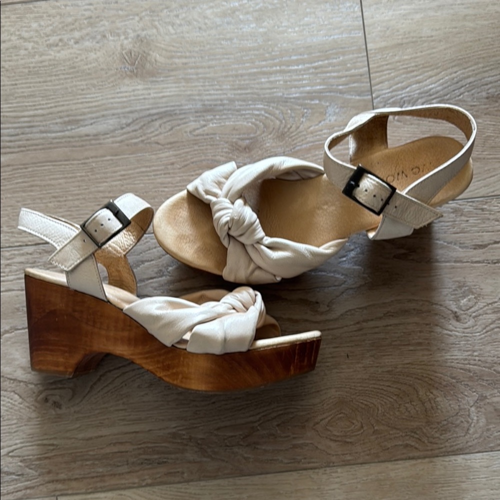Women's Cream Sandals with Wooden Heel